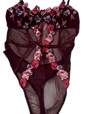 Victoria’s Secret Dream Angels Floral Embroidered Teddy Bodysuit Large